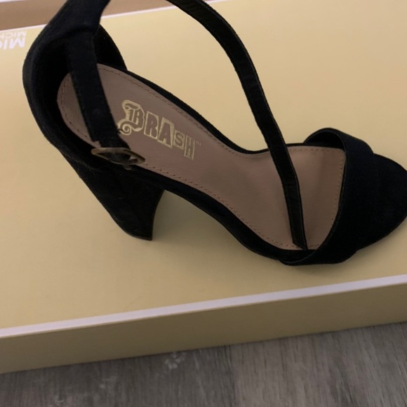 Woman’s heals - Picture 11 of 16